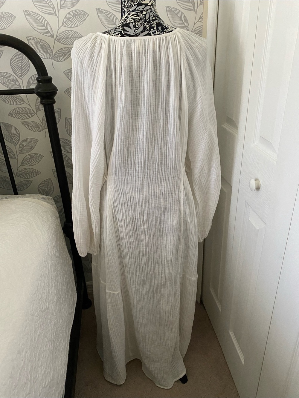 Universal Thread cotton gauze balloon long sleeve Midi A-Line Dress in white - Picture 5 of 9